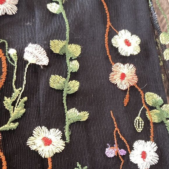 Stunning skirt Sheer black netting w/ floral embroidery over solid black lining - Picture 11 of 11